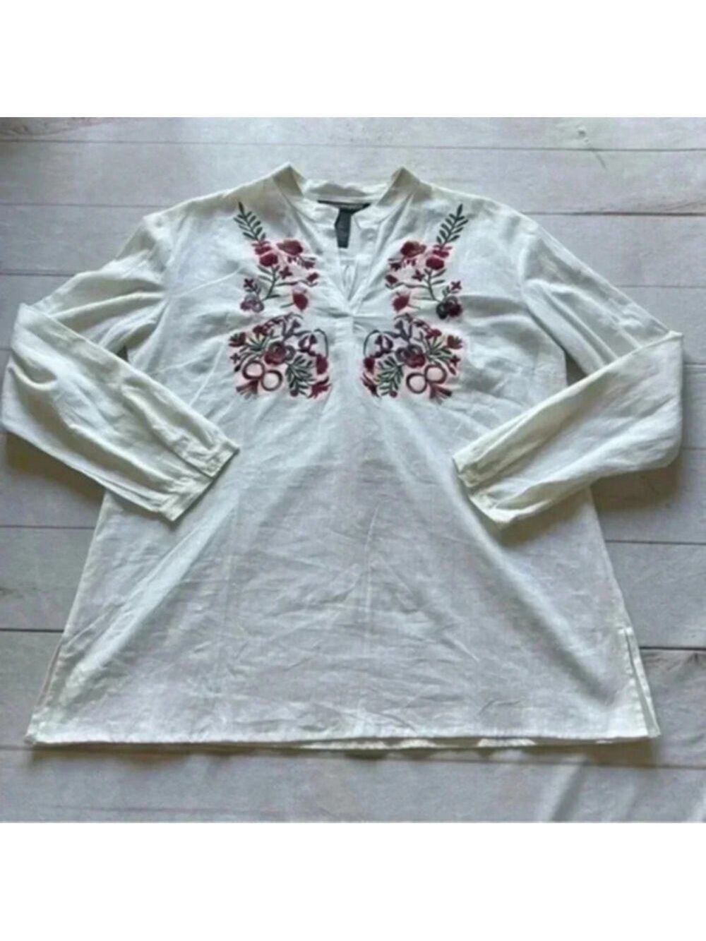 Jonathan Martin studio Women’s embroidered white floral linen blend blou…